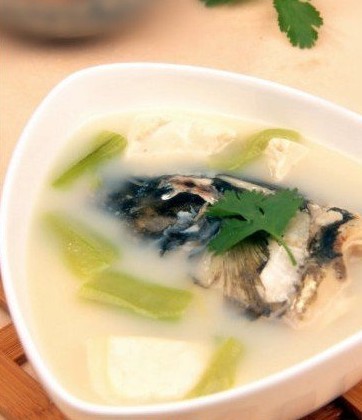 如何煲鱼头豆腐汤 鱼头豆腐汤的做法天天换着吃