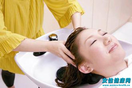 生理期禁忌多 女人月经期间可以洗头吗？