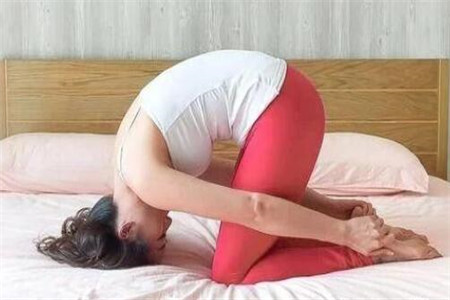 睡前瑜伽动作