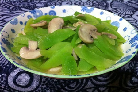 莴苣炒蘑菇