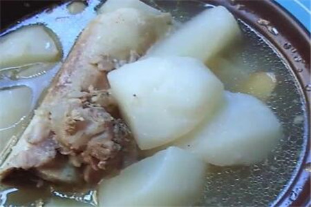 白萝卜牛骨头汤